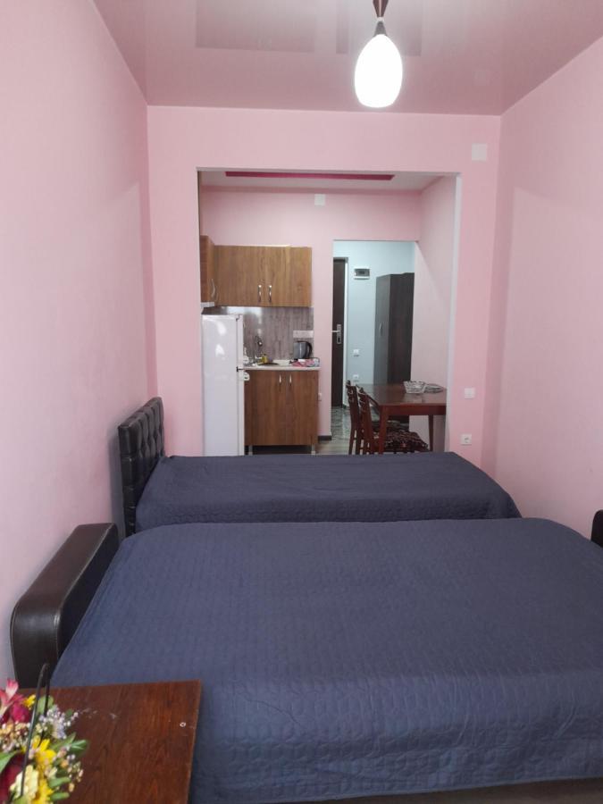 Katehouse Appartement Batoemi Buitenkant foto